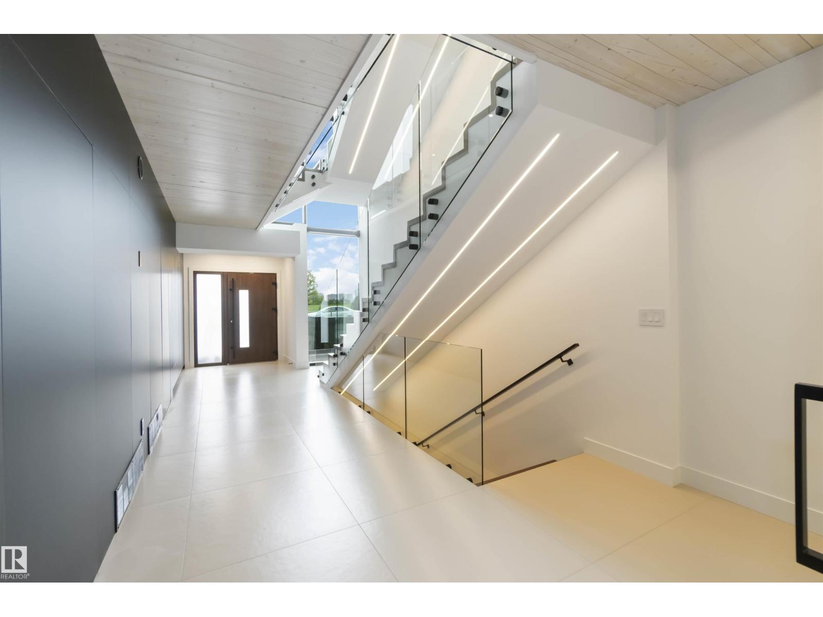 8915 STRATHEARN DR NW