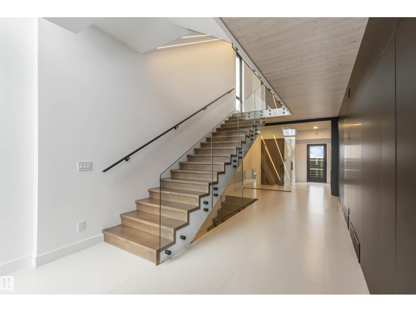 8915 STRATHEARN DR NW