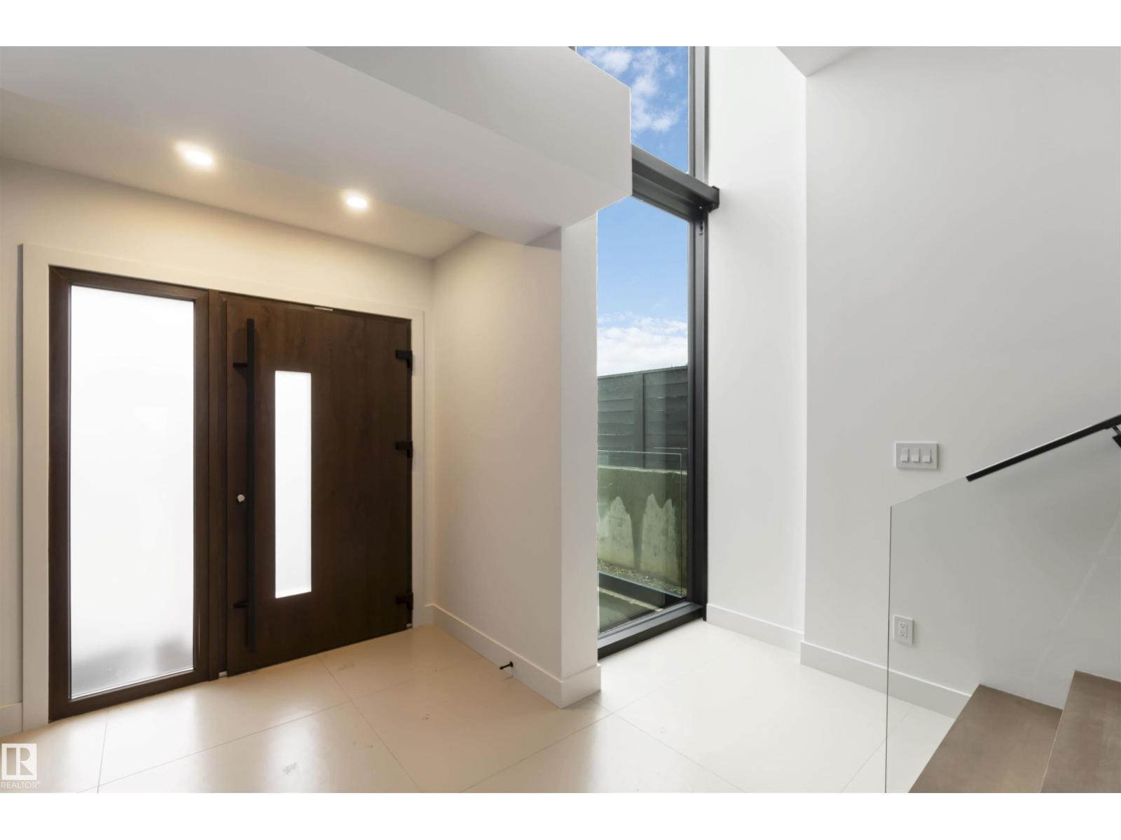 8915 STRATHEARN DR NW