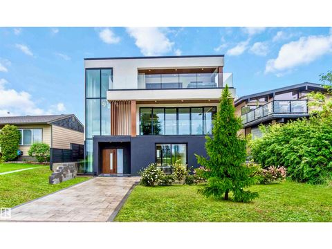 8915 STRATHEARN DR NW Edmonton AB T6C4C8