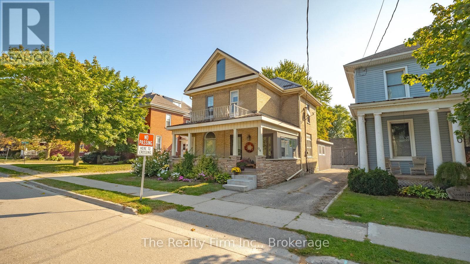 94 WOODSTOCK STREET N