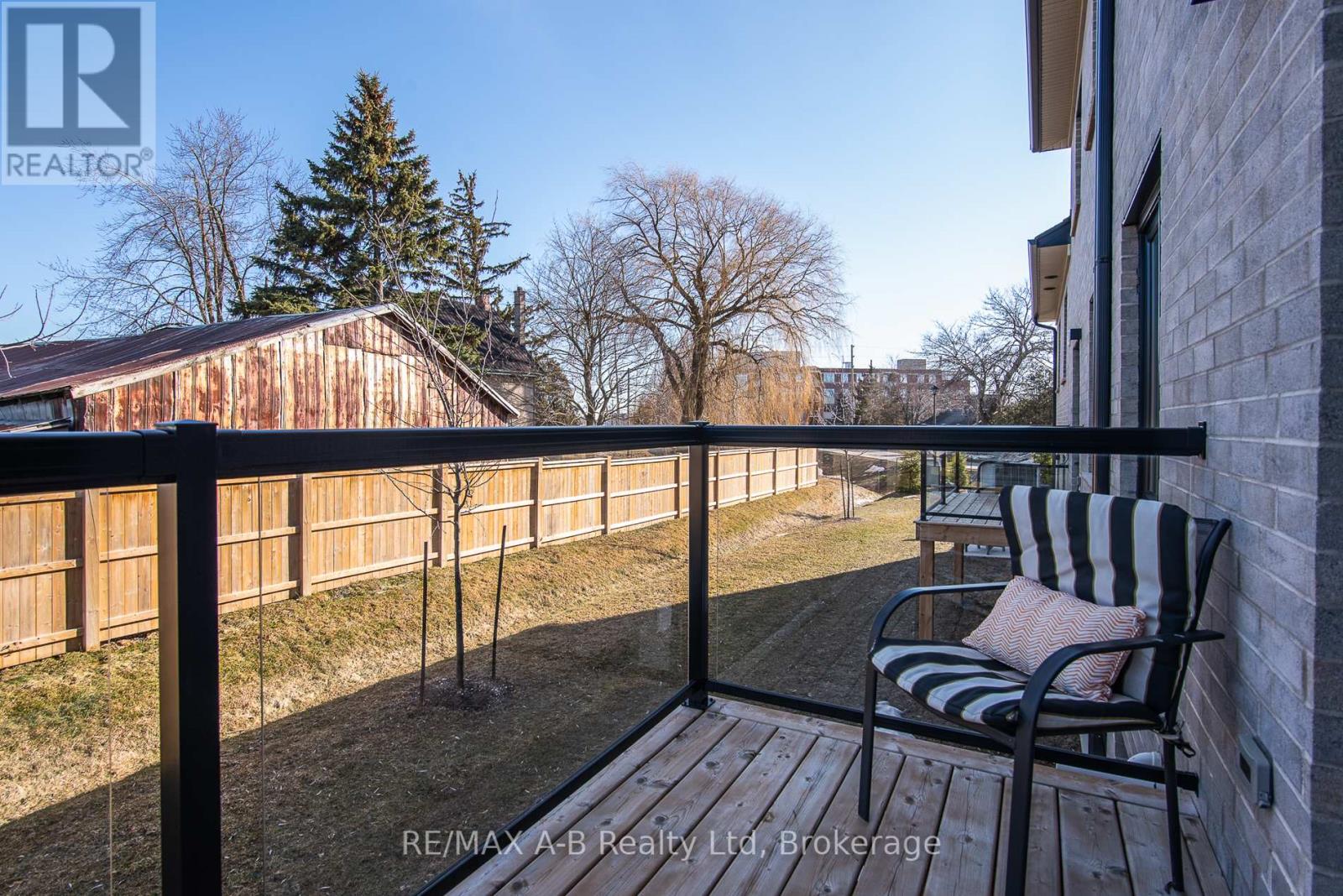 UNIT #5 - 3202 LINE 37 VIVIAN LANE