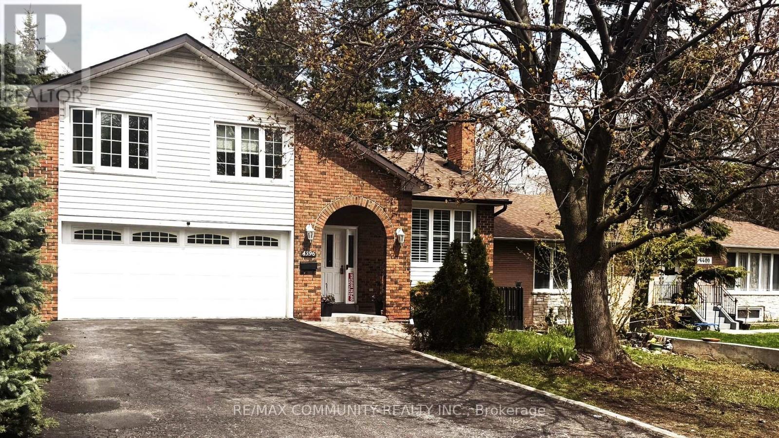 Photo 1 of 27 — 4396 LAWRENCE AVENUE E, Toronto (West Hill), ON M1E2T5