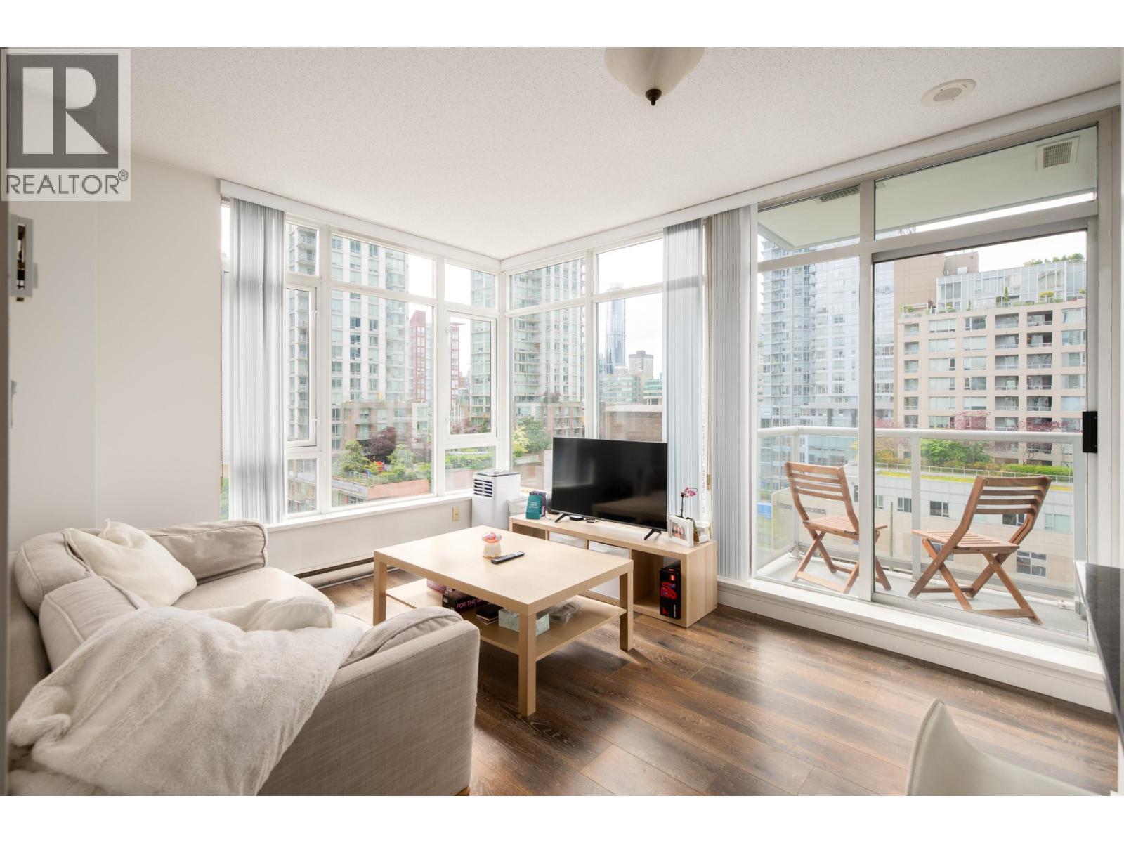 801 480 ROBSON STREET