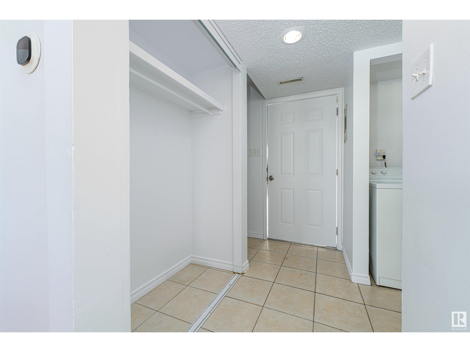 8425 29 AV NW