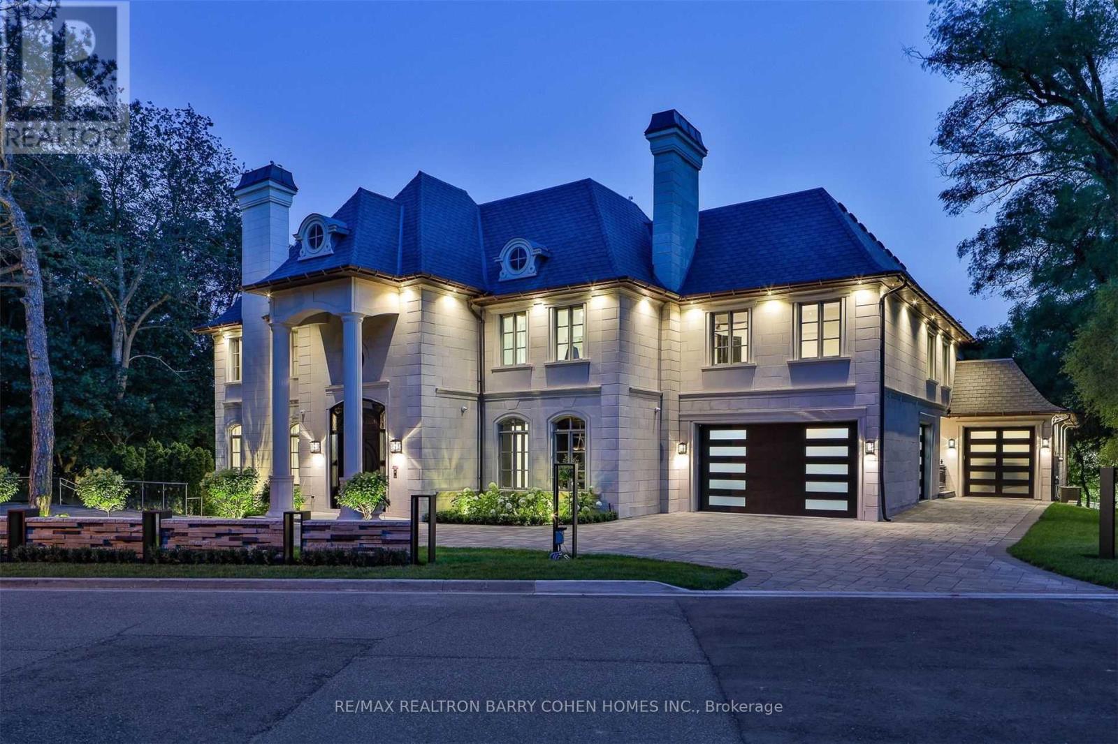 382 OLD YONGE STREET