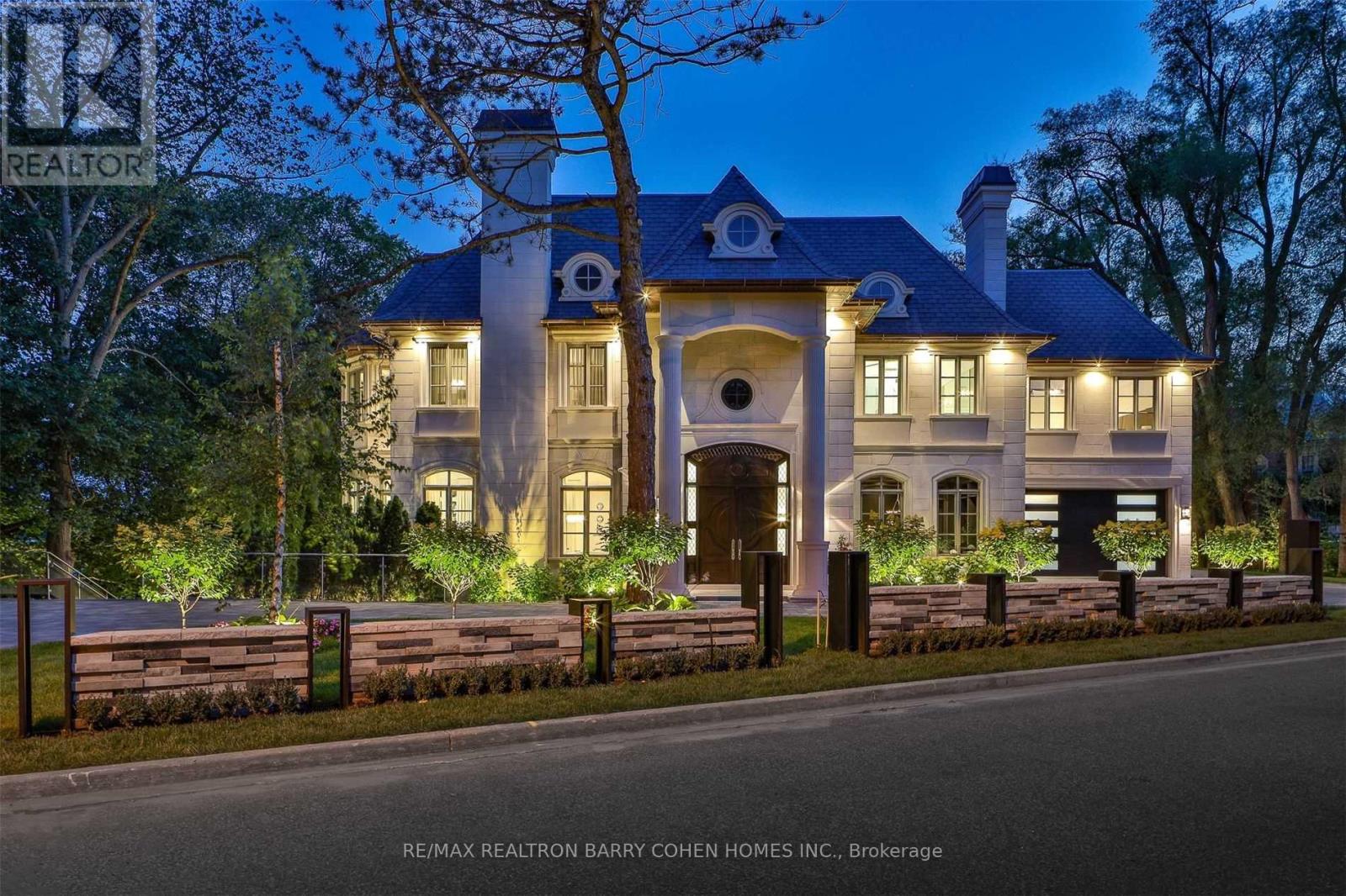 382 OLD YONGE STREET