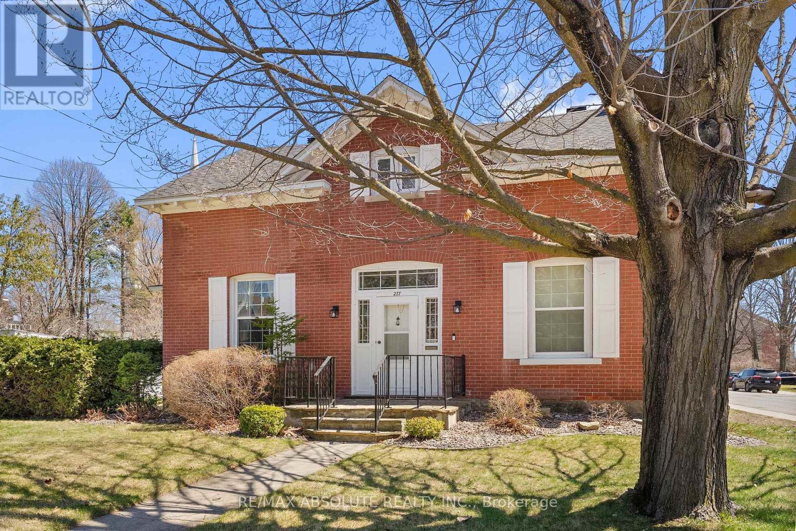277 JOHN STREET N