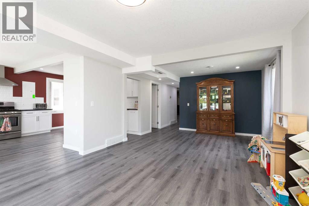 116 S 1 Street W