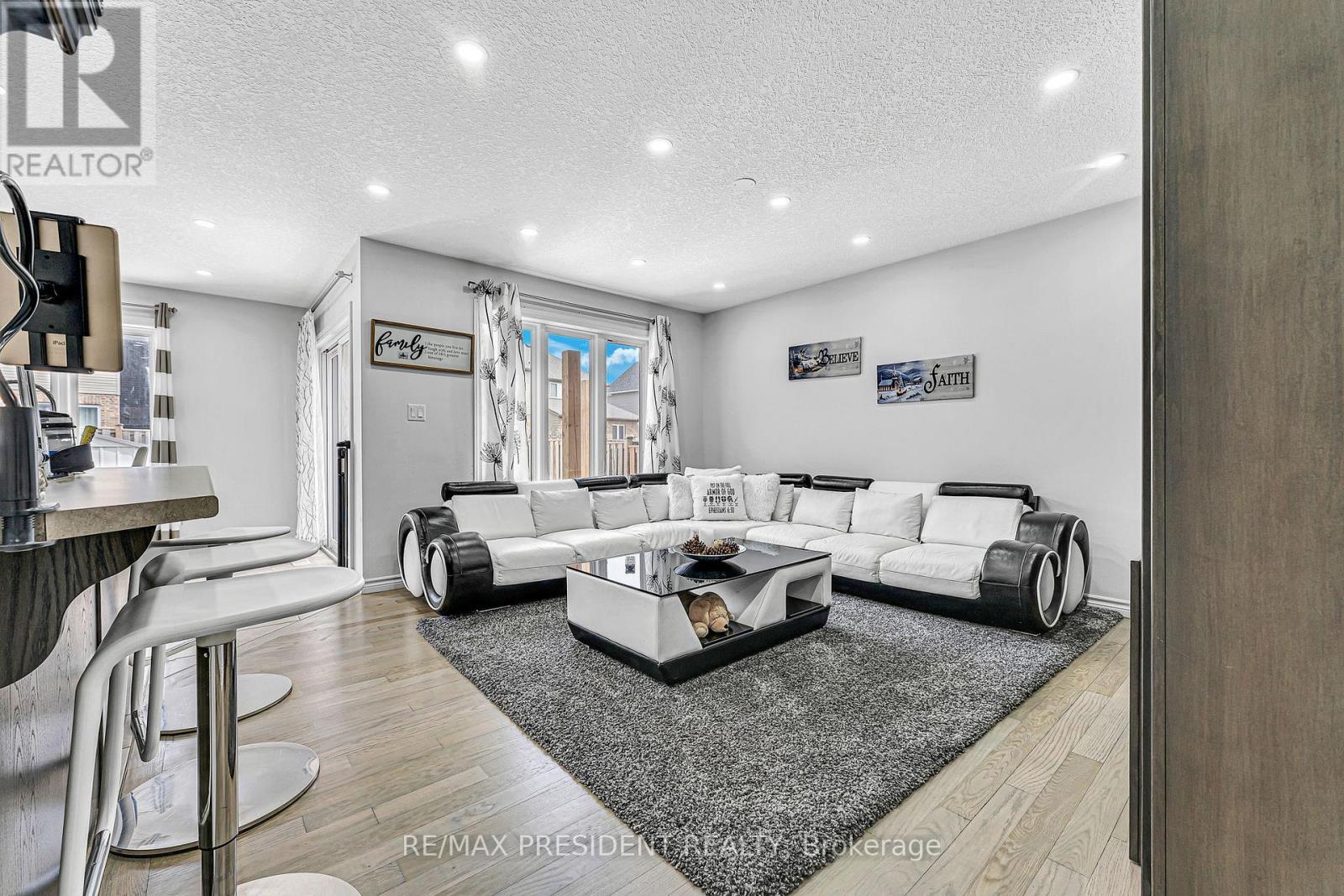 573 FORMAN AVENUE