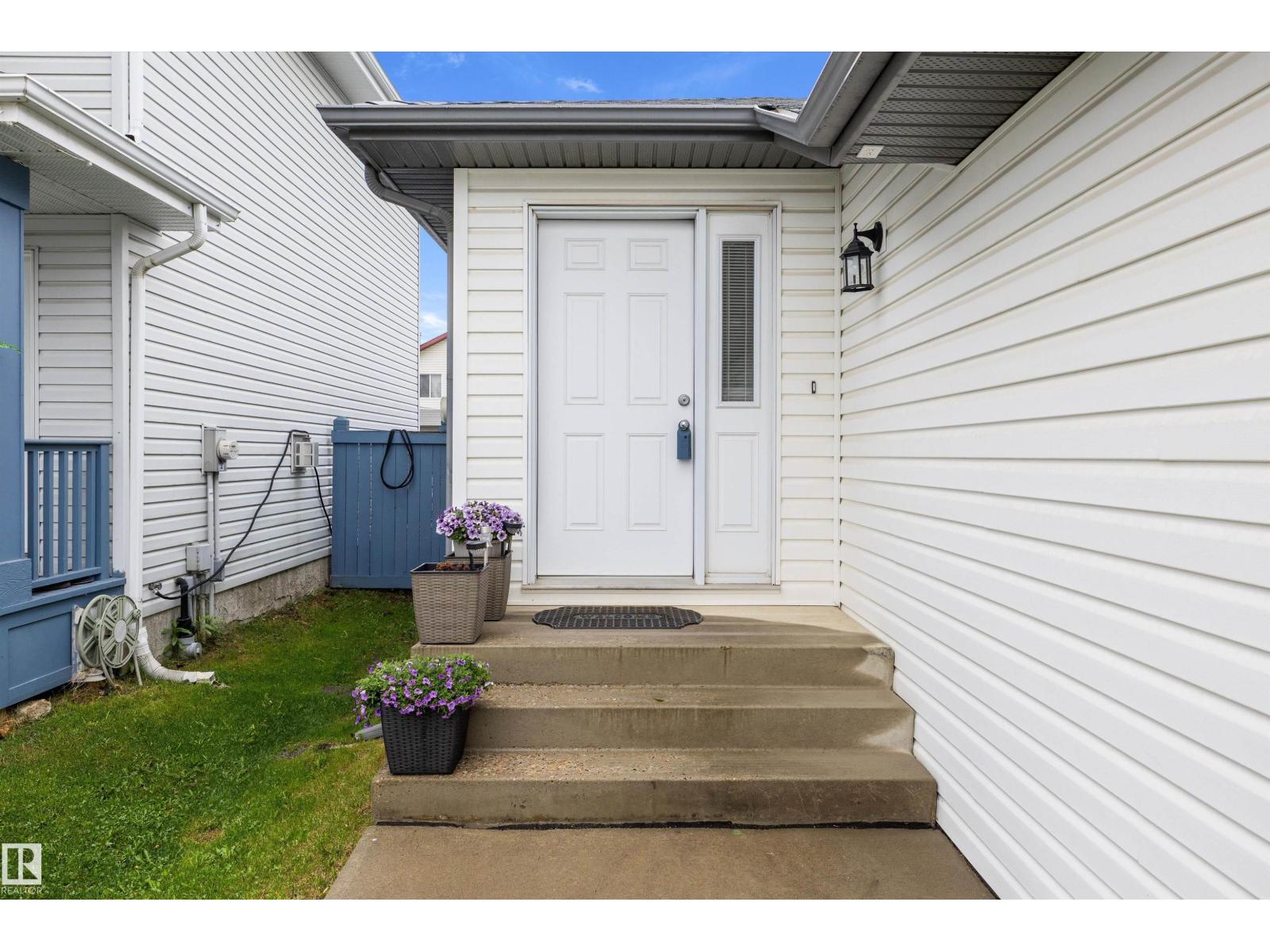 3344 24 AV NW