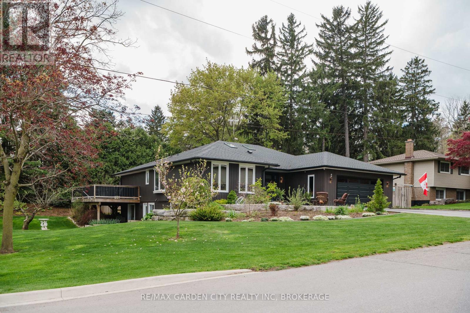 2 VALLEYVIEW COURT