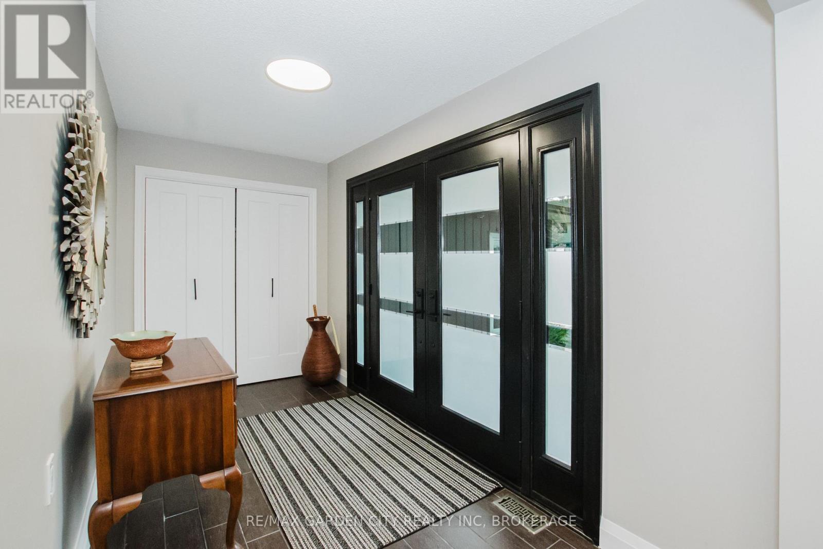 2 VALLEYVIEW COURT