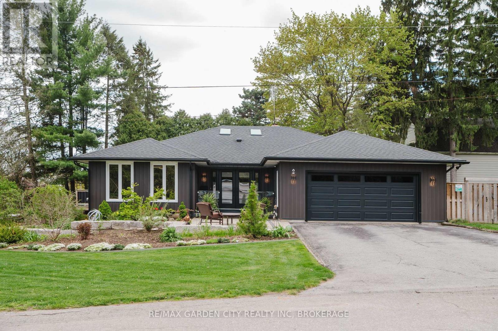 2 VALLEYVIEW COURT