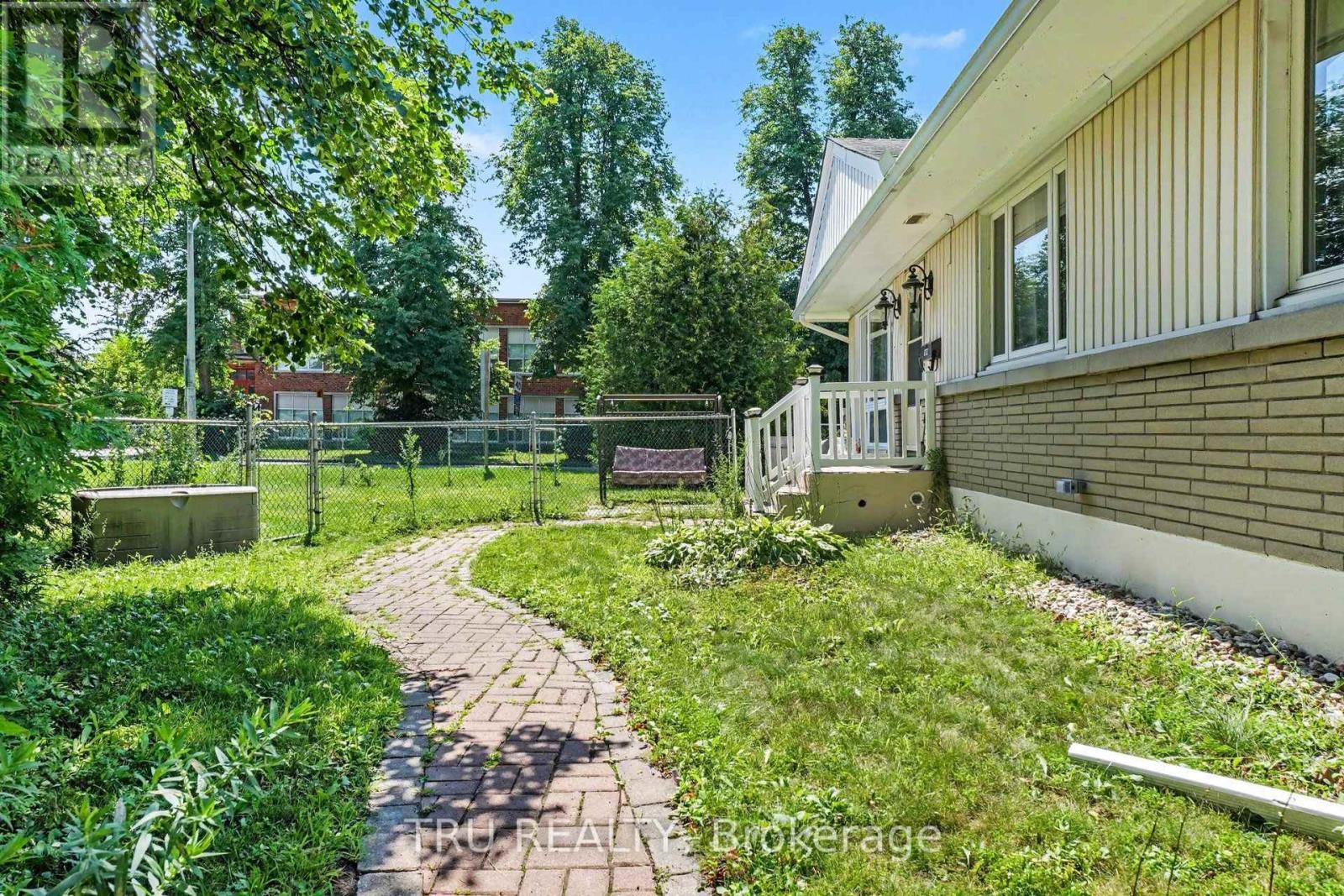 1908 SAUNDERSON DRIVE
