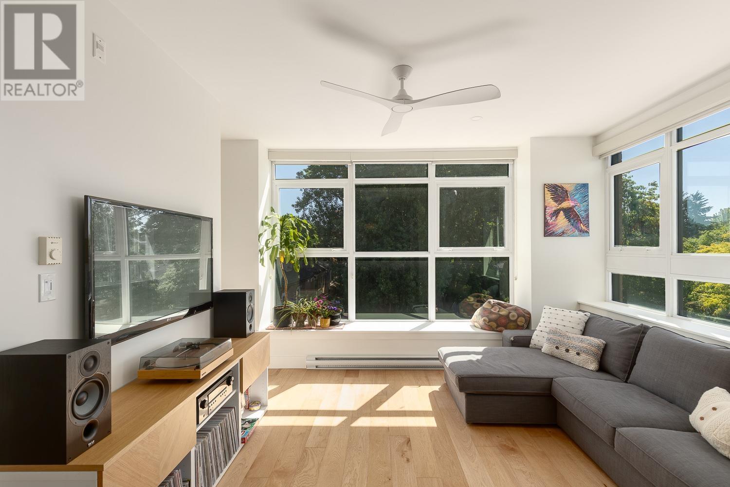 313 2250 COMMERCIAL DRIVE