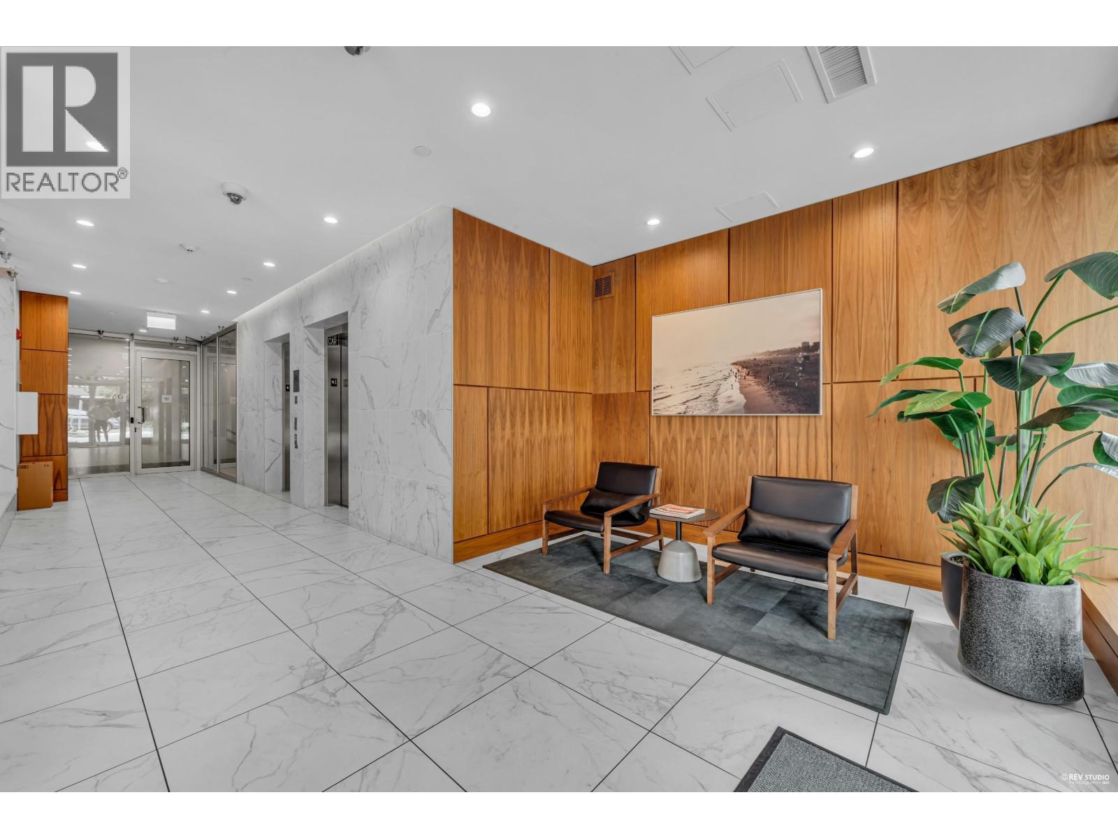 308 177 W 3RD STREET