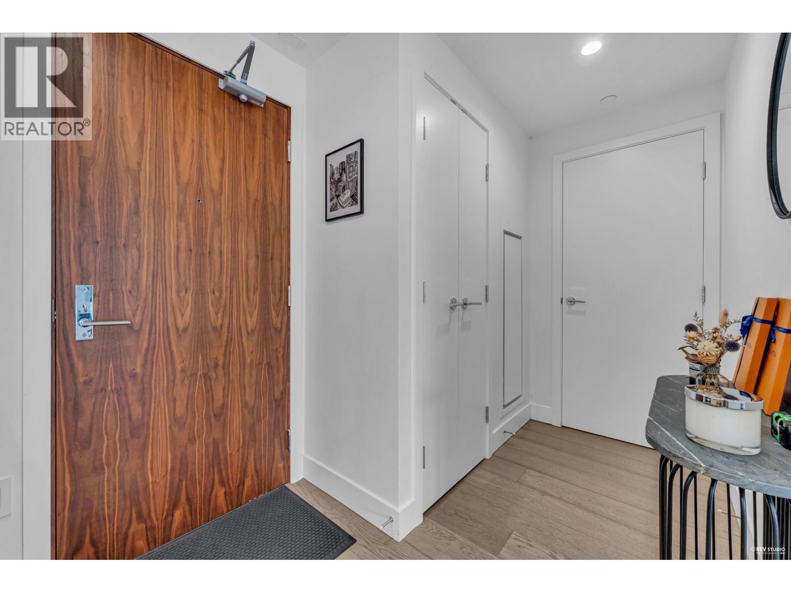 308 177 W 3RD STREET