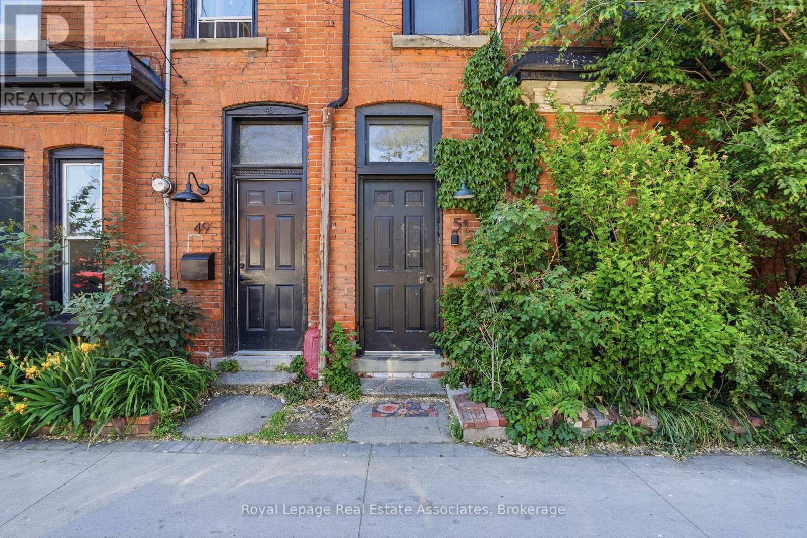 51 WELLINGTON STREET N