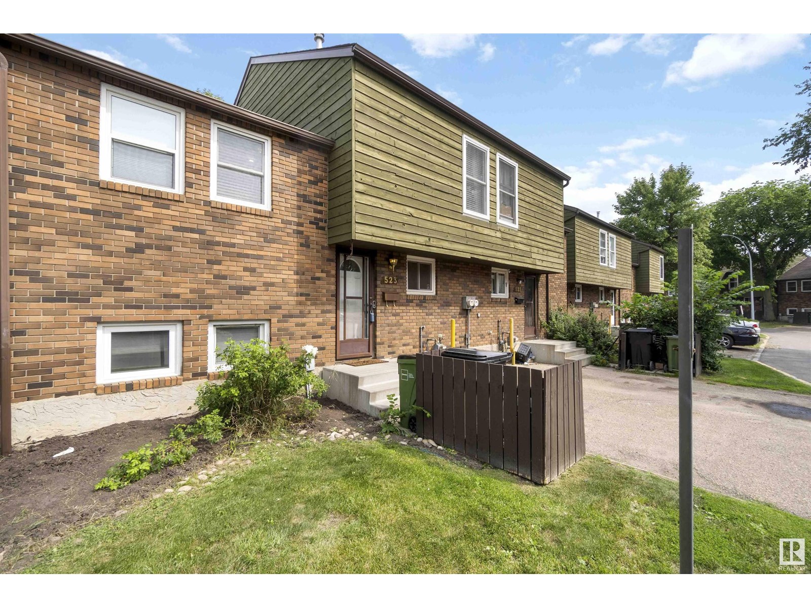523 ABBOTTSFIELD RD NW