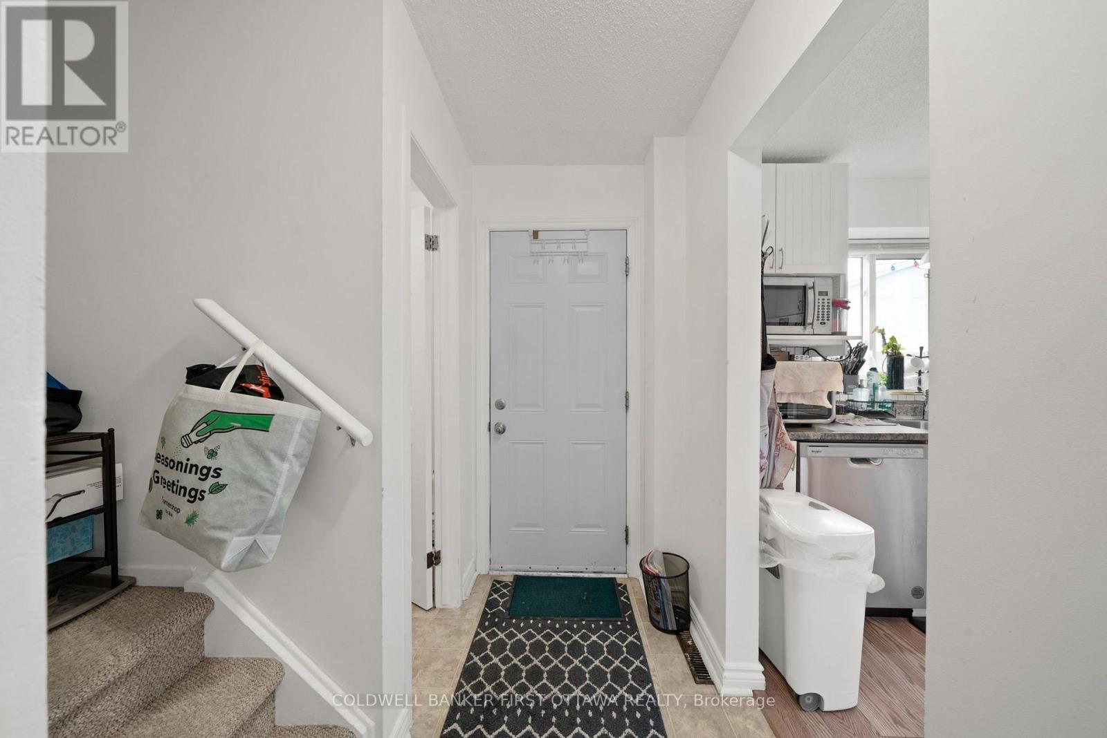 19 - 158 BARROW CRESCENT