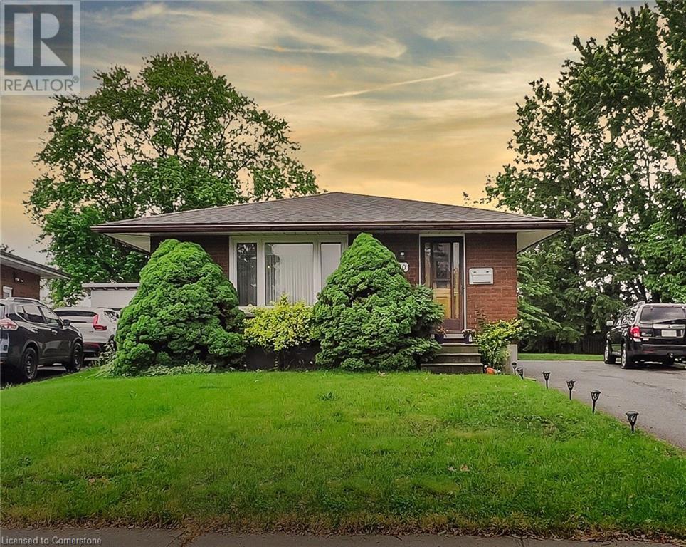 30 BLUERIDGE Crescent