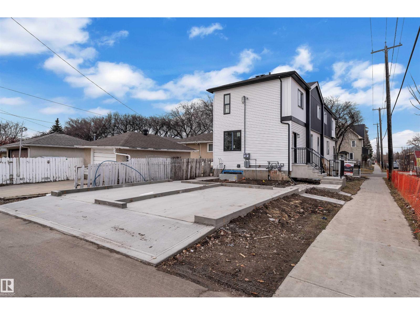 9531/ 9533 115 ave NW