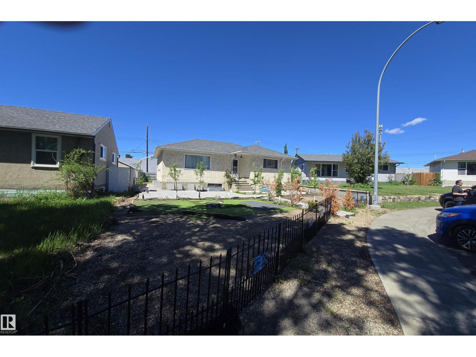12432 96 ST NW