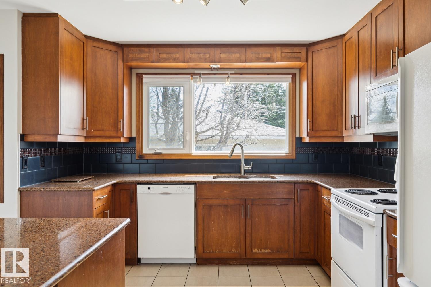 11451 48 AV NW