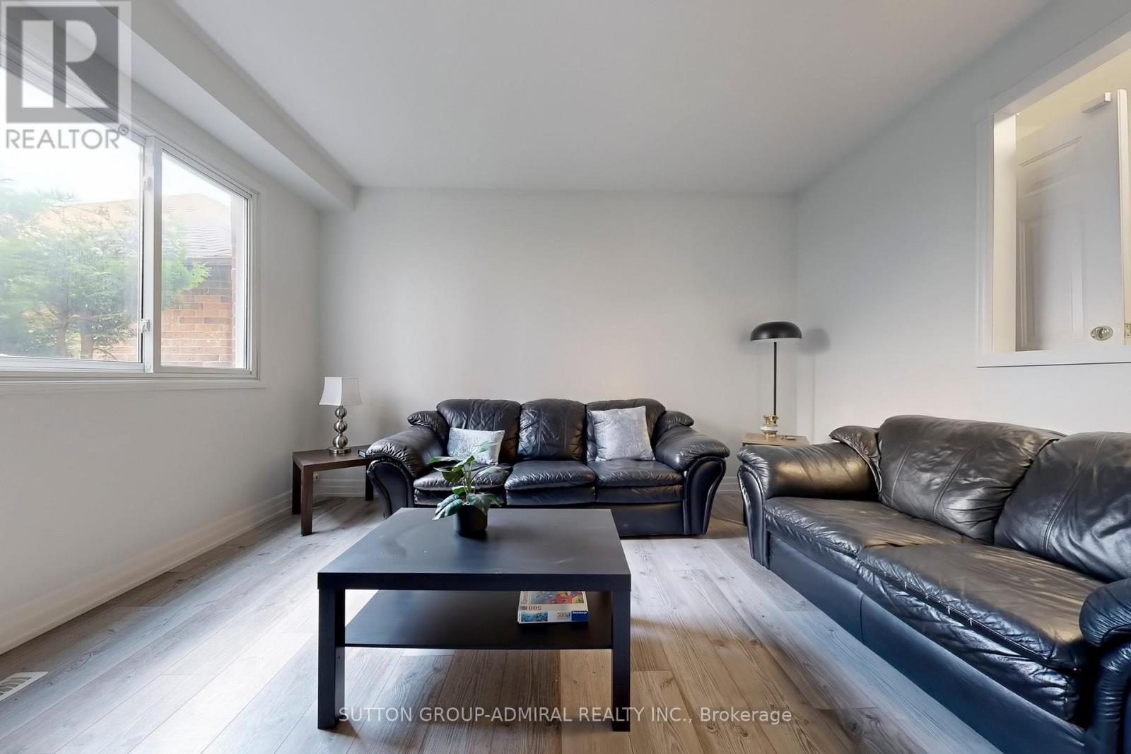 127 NORTH MEADOW CRESCENT