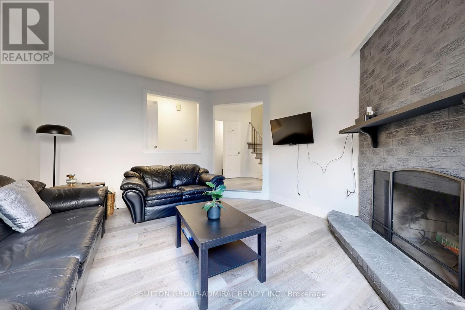 127 NORTH MEADOW CRESCENT