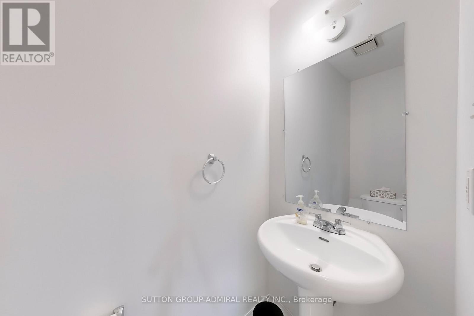 127 NORTH MEADOW CRESCENT