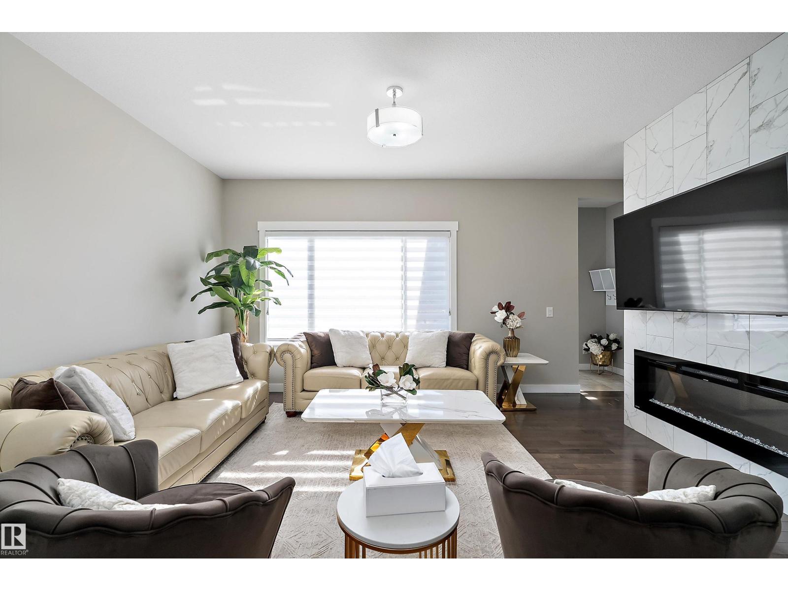 7043 174 AV NW