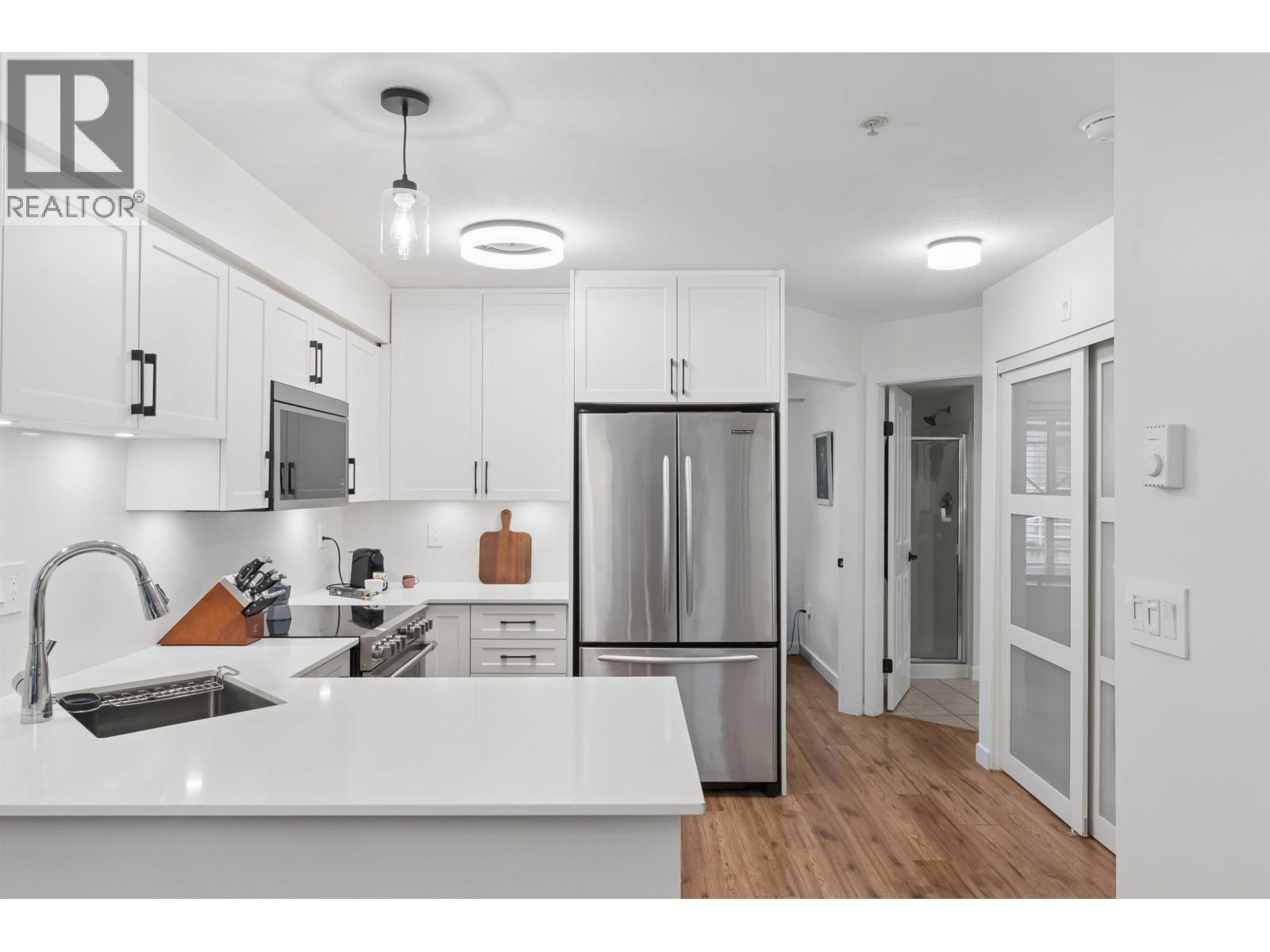 C3 332 LONSDALE AVENUE