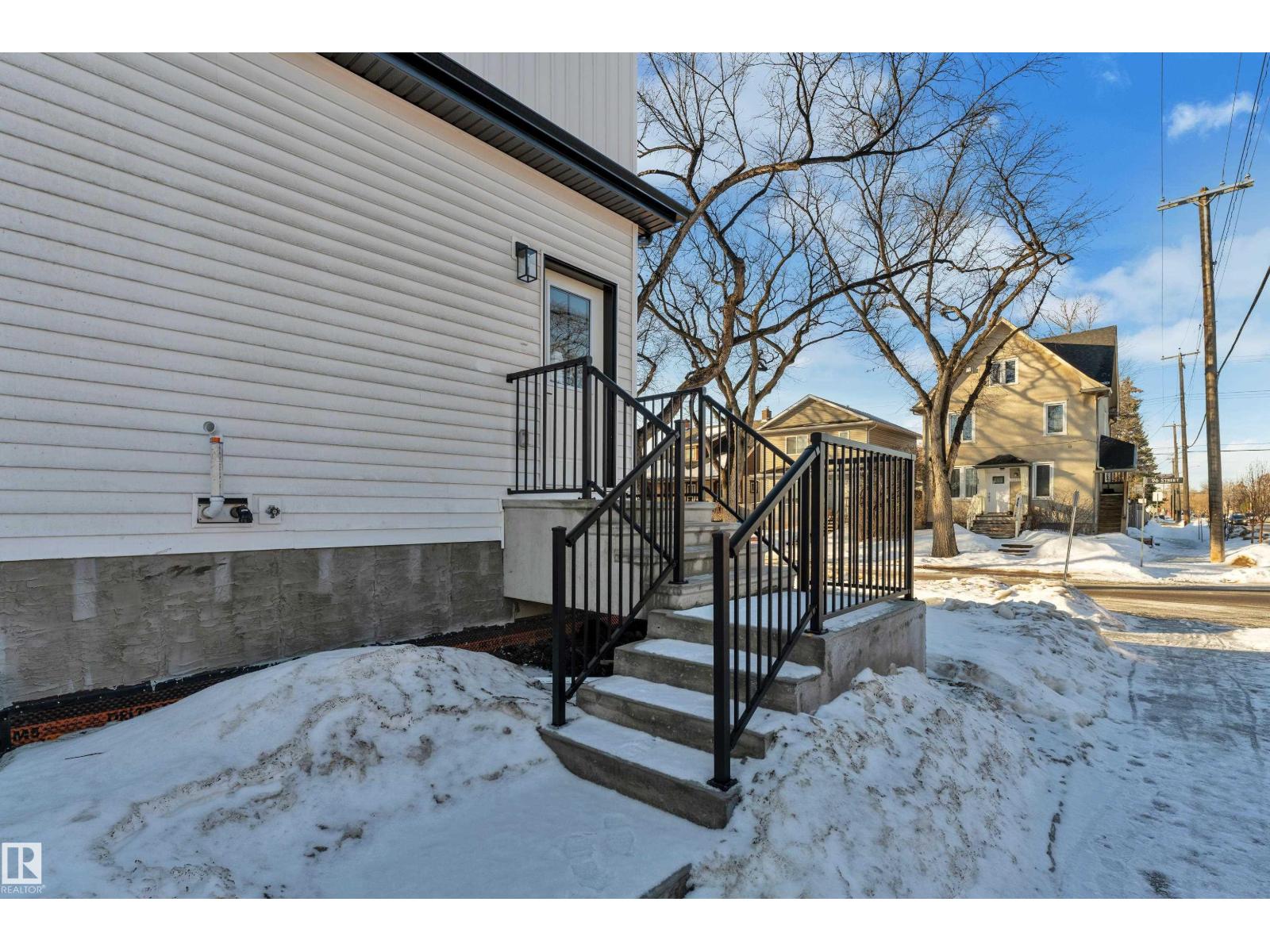 9531/ 9533 115 ave NW