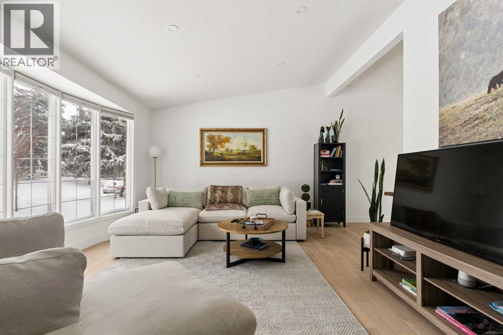 2735 Lionel Crescent SW