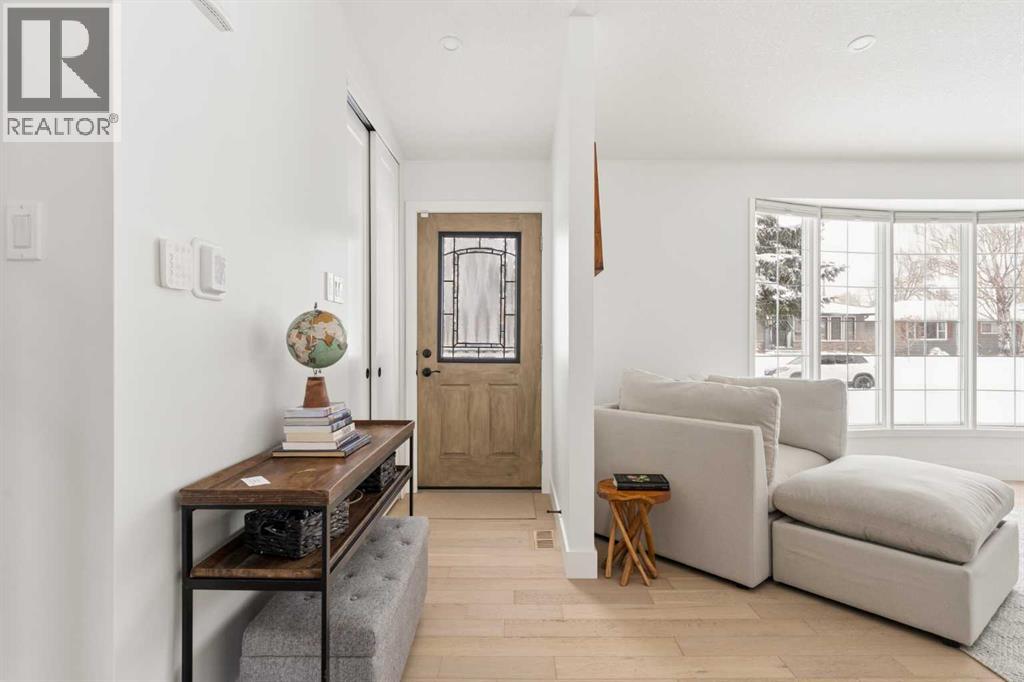 2735 Lionel Crescent SW