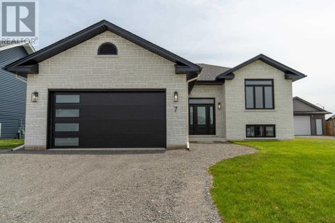 7 Noah DR Sault Ste. Marie ON P6C6E6