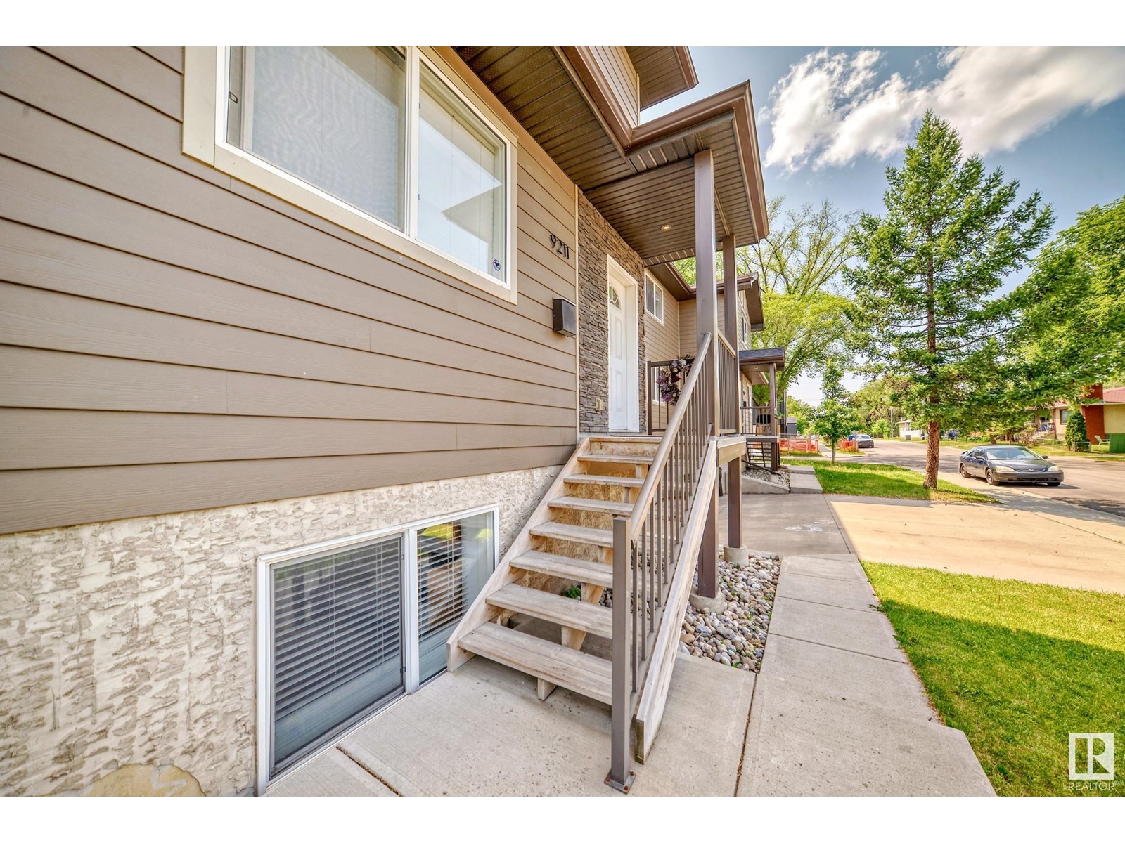 9211 123 AV NW