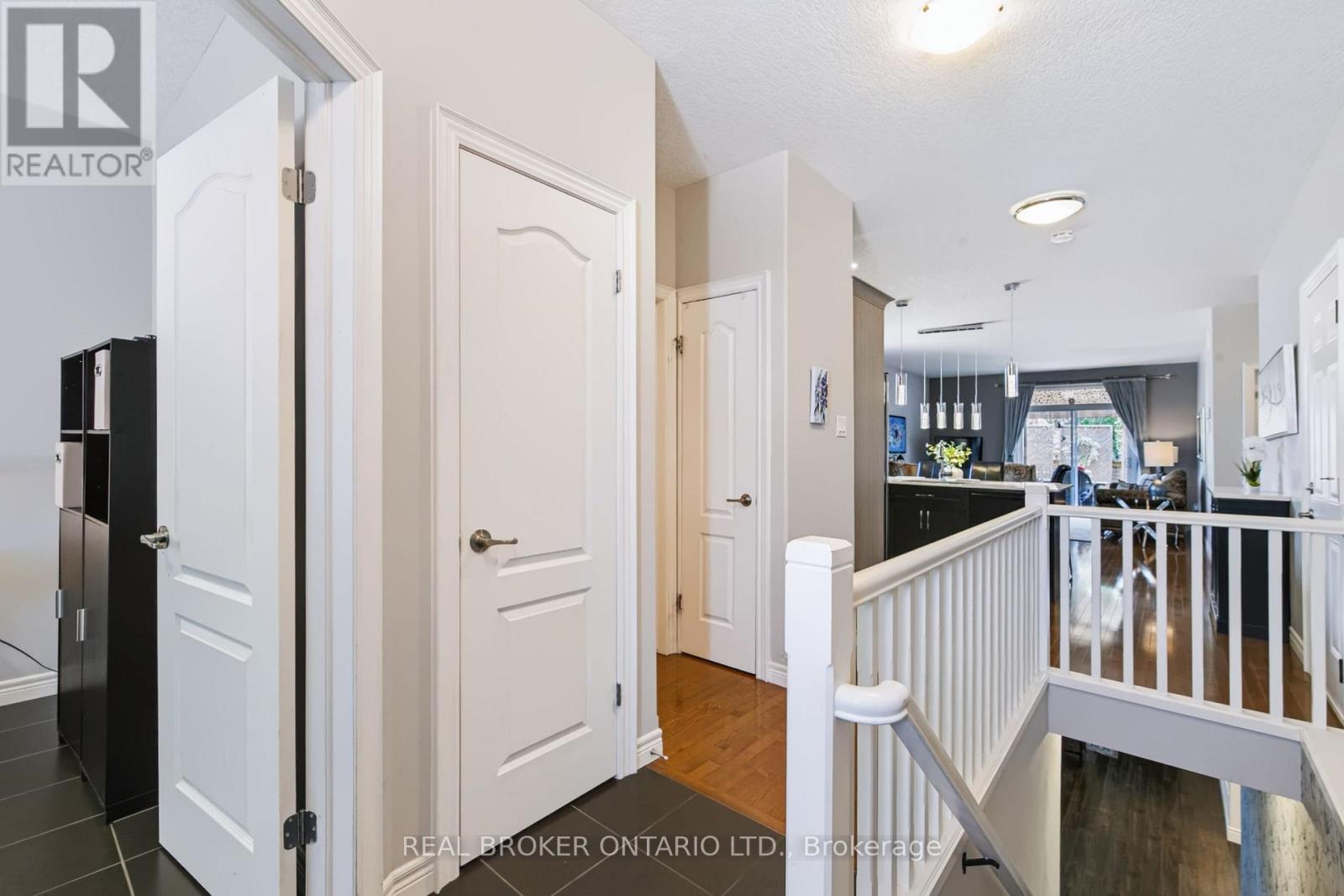 22-244 DUNDAS STREET