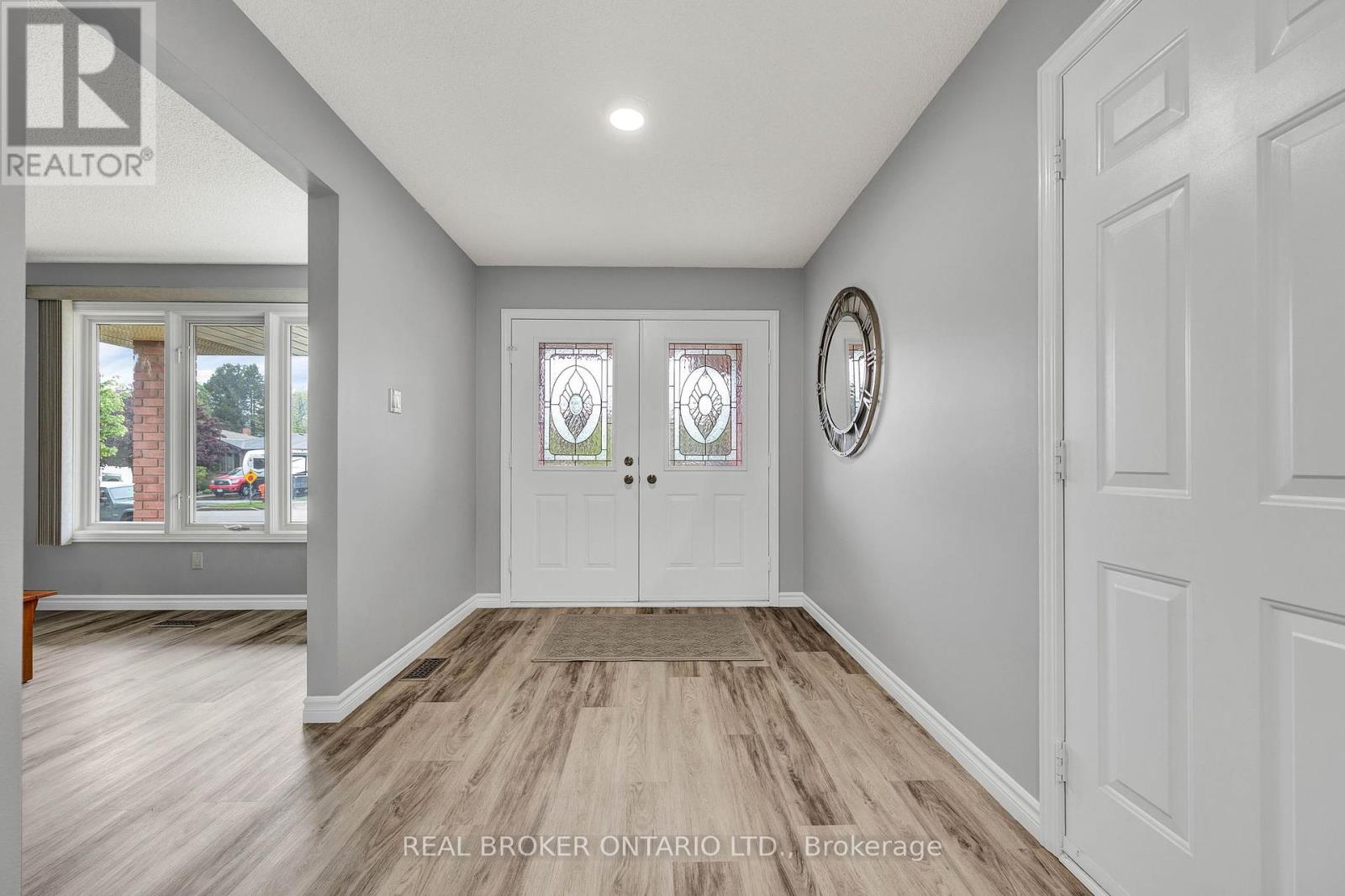483 NORTHLAKE DRIVE