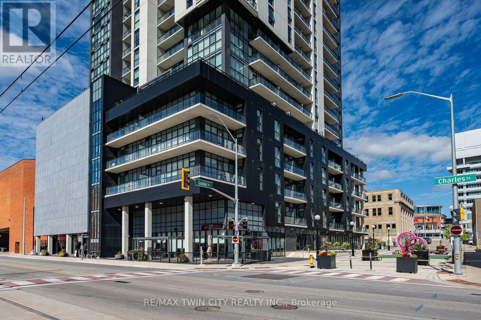 807 - 60 CHARLES STREET W