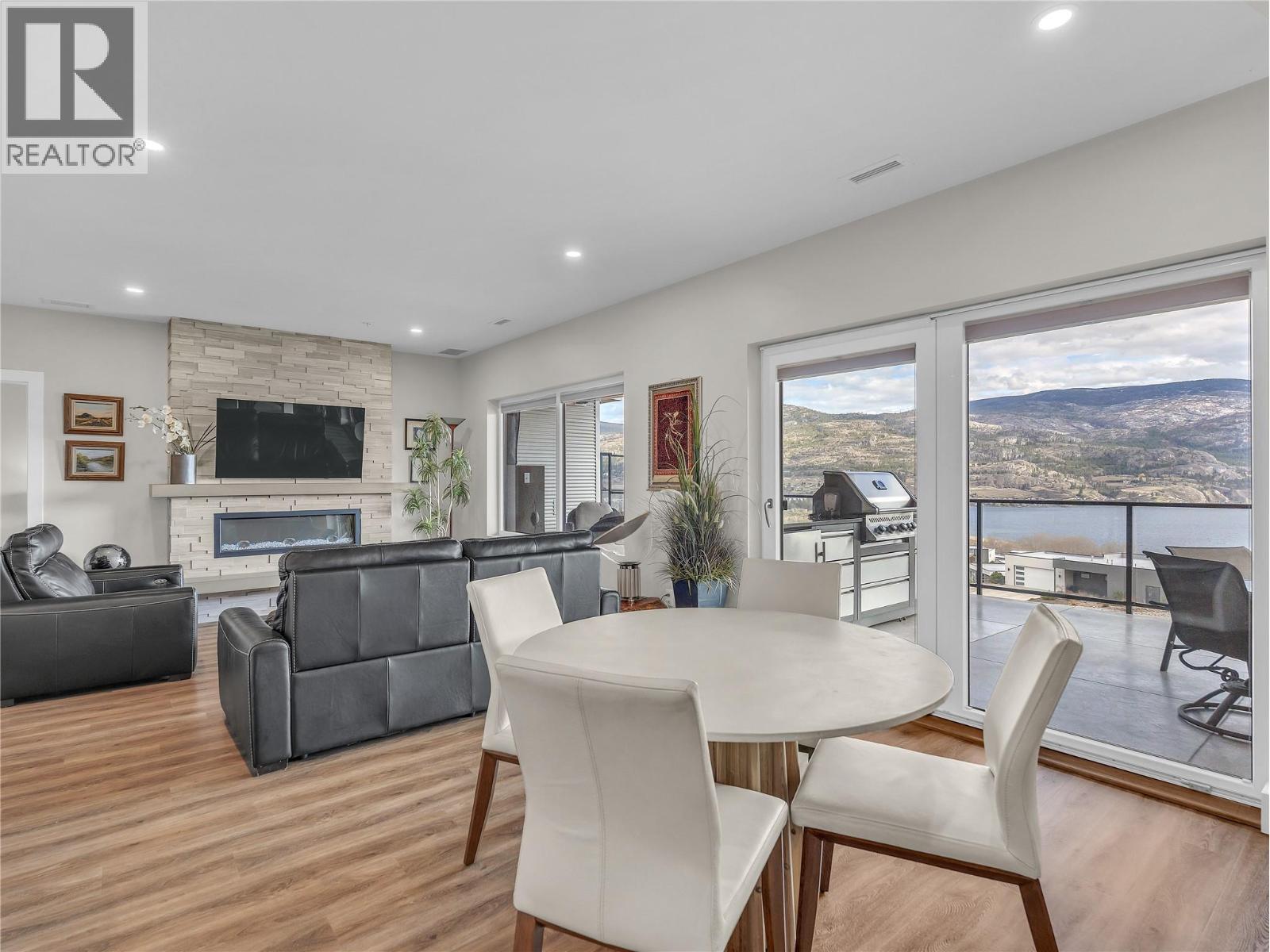 300 VISTA Park Unit# 322