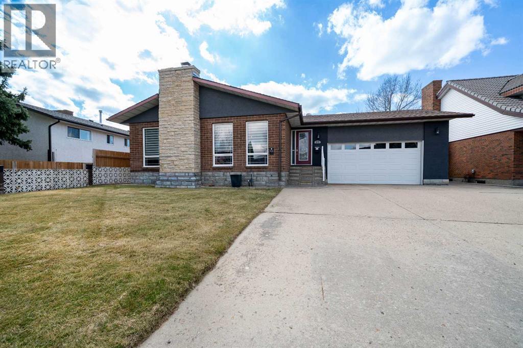 Photo 1 of 43 — 2672 12 Avenue SE, Medicine Hat, AB T1B1V6
