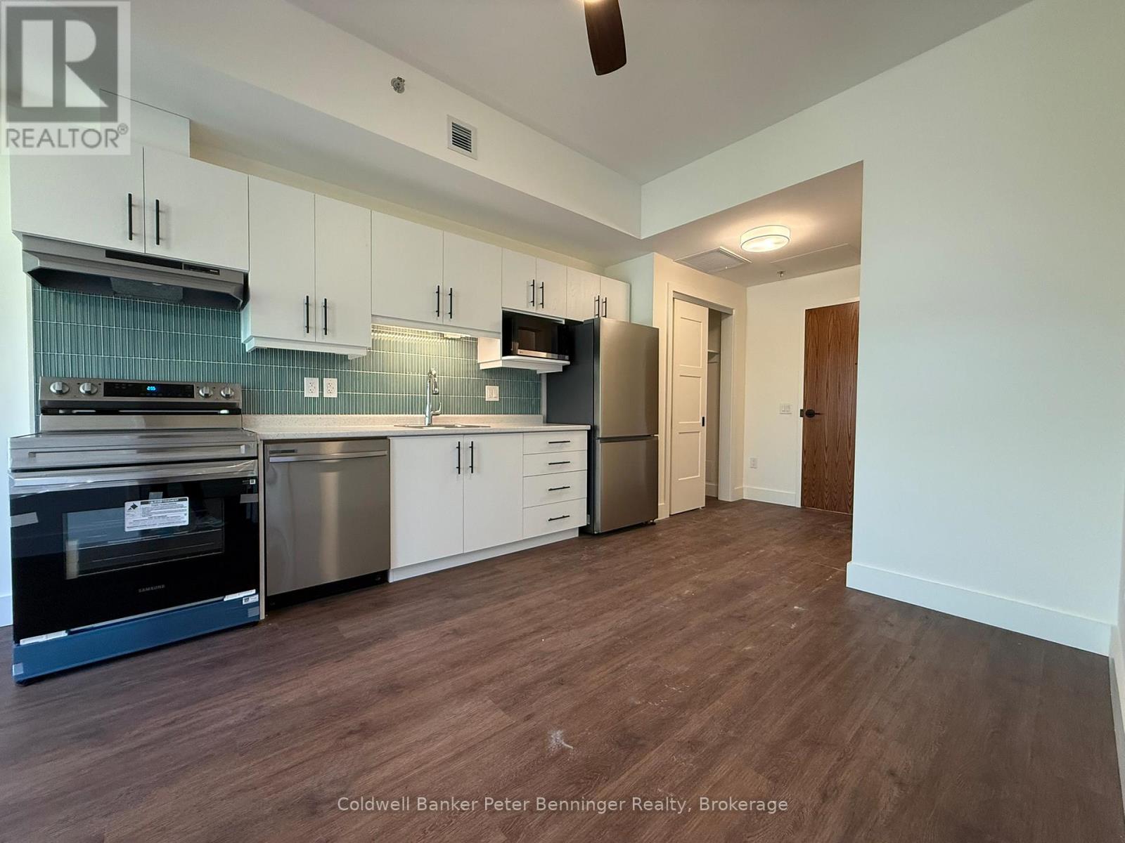 302 - 604 QUEEN STREET S