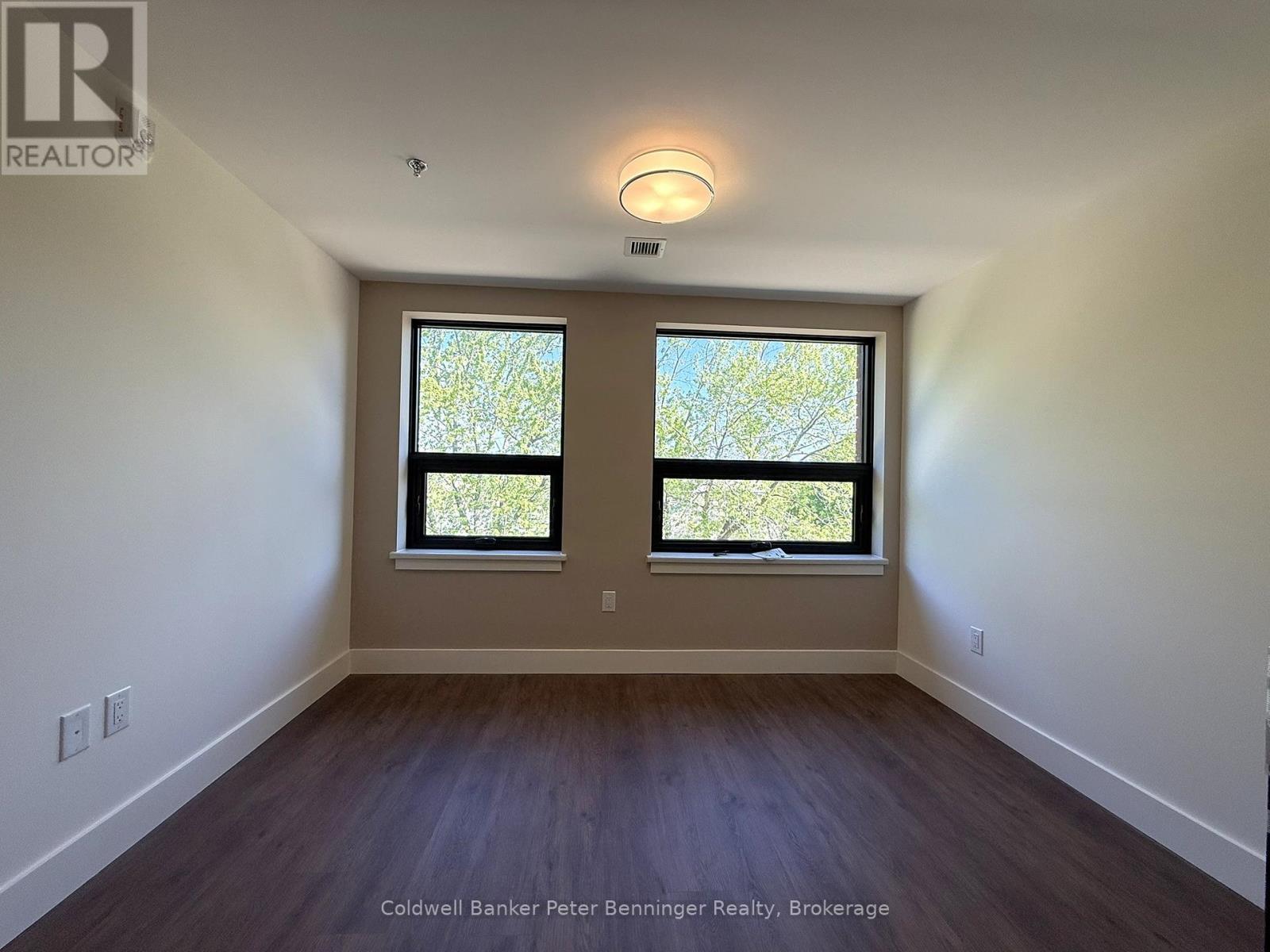 302 - 604 QUEEN STREET S
