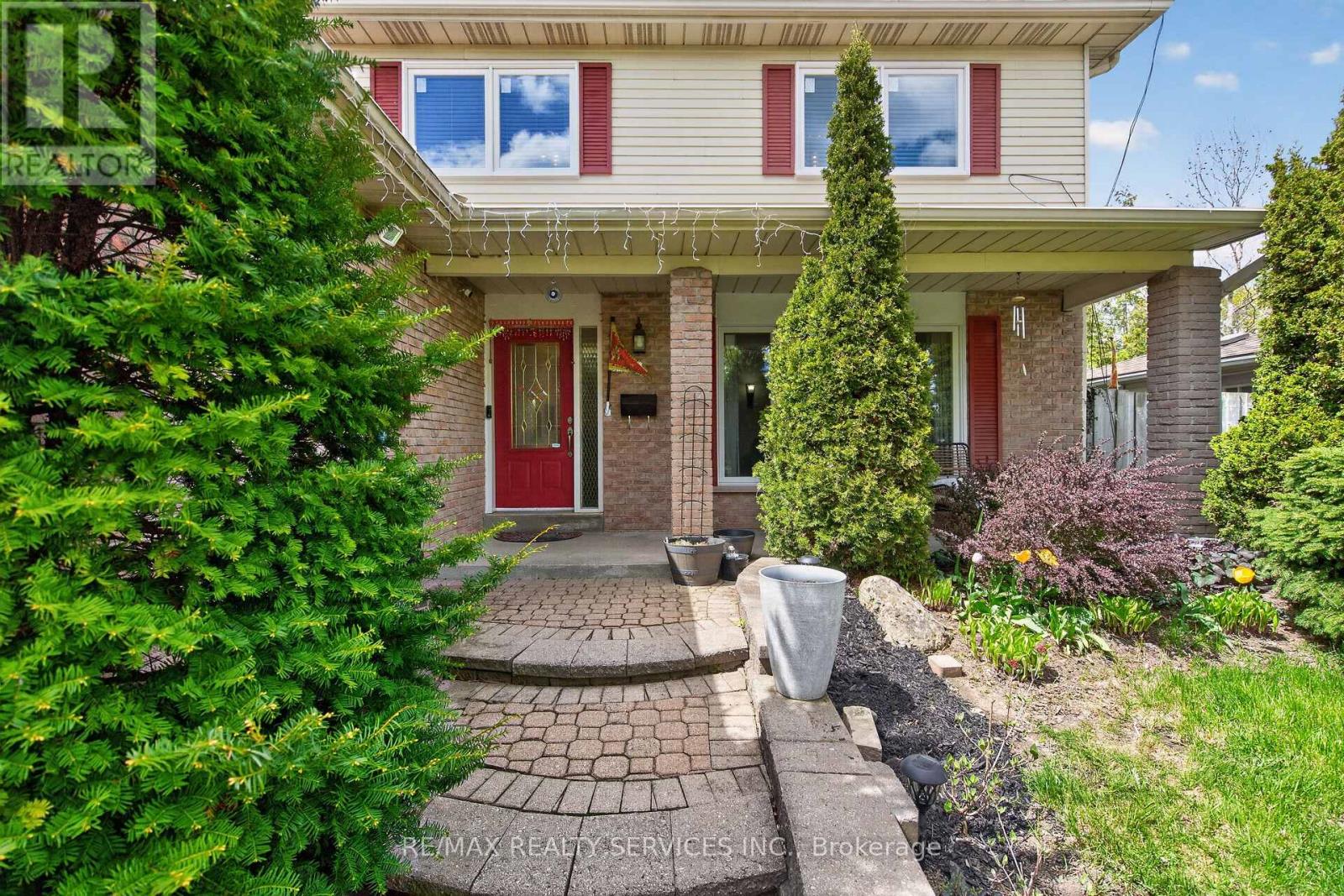 2 DUNBAR DRIVE