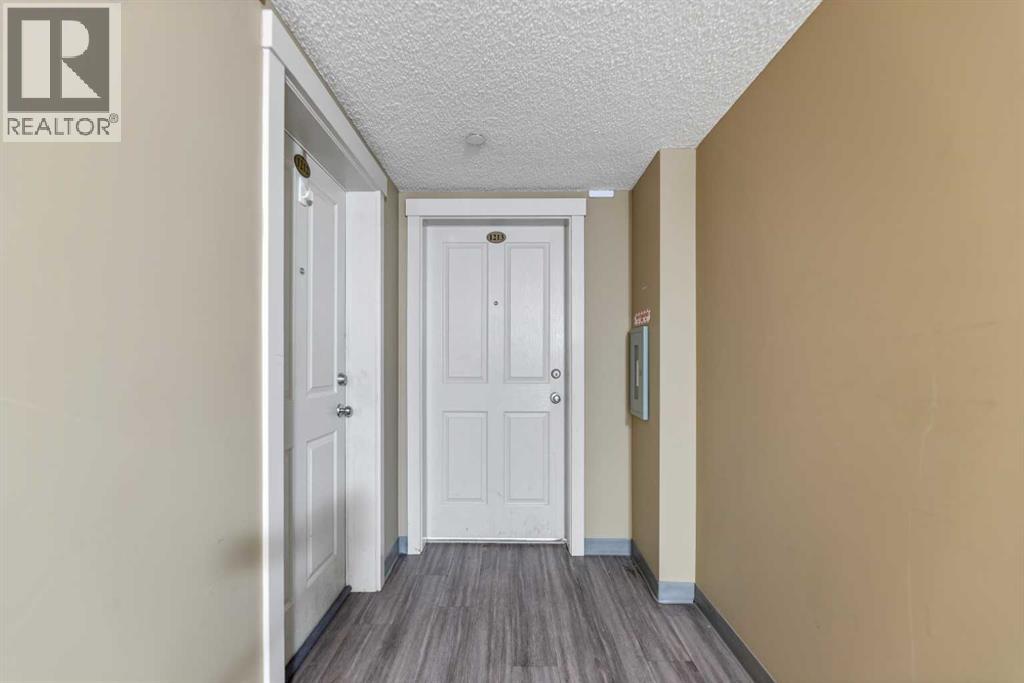 1213, 4 Kingsland Close SE