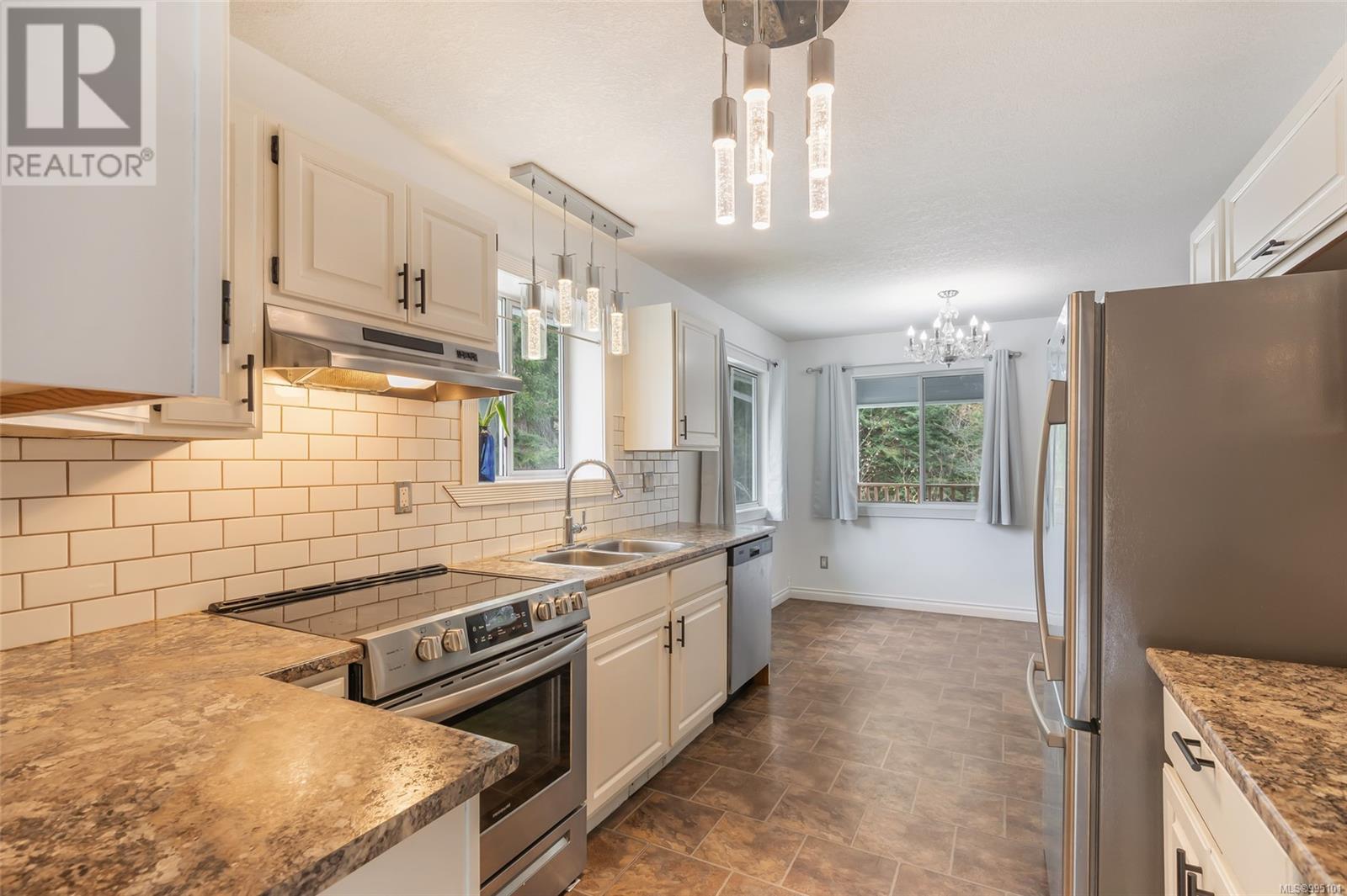 3935 Port Alberni Hwy