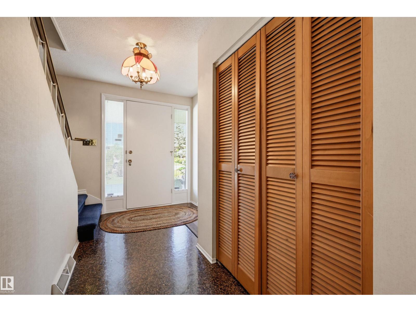 8723 137 ST NW